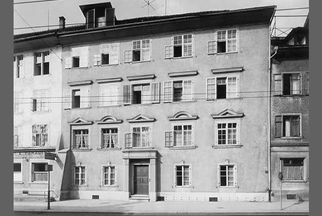 Ein altes Foto zeigt die Fassade des BAUHOFs in der Technikumstraße.
